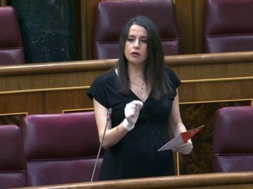 Inés Arrimadas: "Quizás sea la última intervención que hago antes de traer a un niño a este mundo; no piensen en salvar al Gobierno, piensen en salvar vidas"