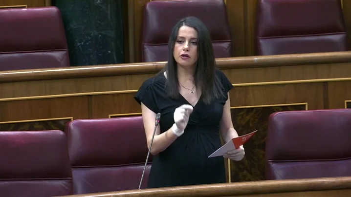Inés Arrimadas: "Quizás sea la última intervención que hago antes de traer a un niño a este mundo; no piensen en salvar al Gobierno, piensen en salvar vidas" Inés Arrimadas: "Quizás sea la última intervención que hago antes de traer a un niño a este mundo; no piensen en salvar al Gobierno, piensen en salvar vidas"