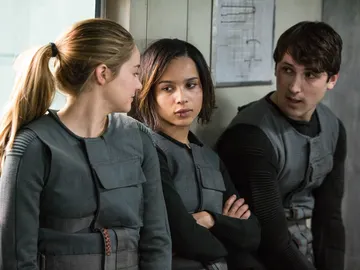 Shailene Woodley y Zoe Kravitz en 'Divergente' Shailene Woodley y Zoe Kravitz en 'Divergente'