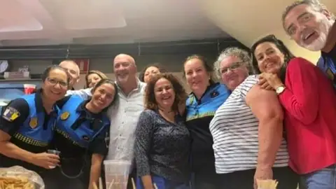 Gran fiesta en la sede de la Policía Local de Santa Cruz de Tenerife en plena crisis por coronavirus Gran fiesta en la sede de la Policía Local de Santa Cruz de Tenerife en plena crisis por coronavirus