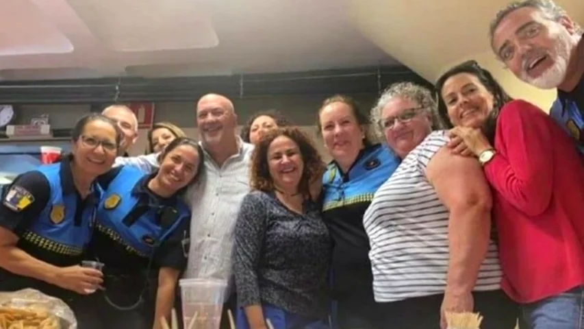 Gran fiesta en la sede de la Policía Local de Santa Cruz de Tenerife en plena crisis por coronavirus Gran fiesta en la sede de la Policía Local de Santa Cruz de Tenerife en plena crisis por coronavirus