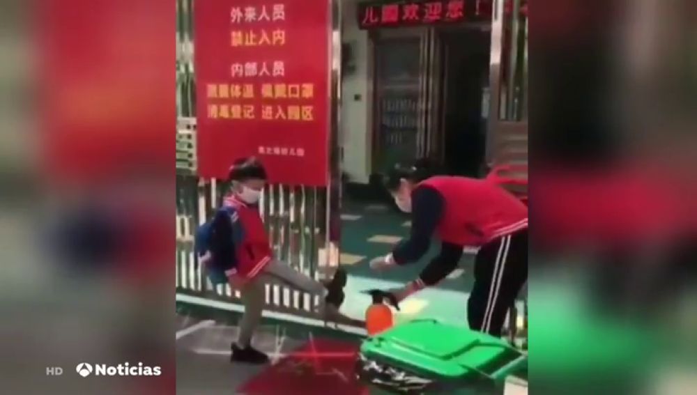 Desinfección en una escuela china