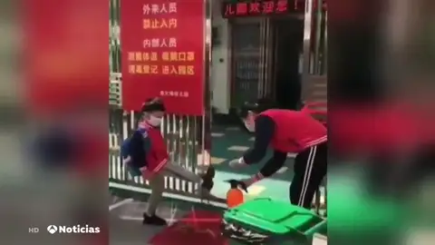 Desinfección en una escuela china Desinfección en una escuela china