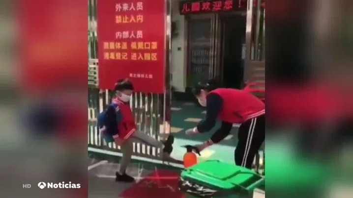 Desinfección en una escuela china Desinfección en una escuela china