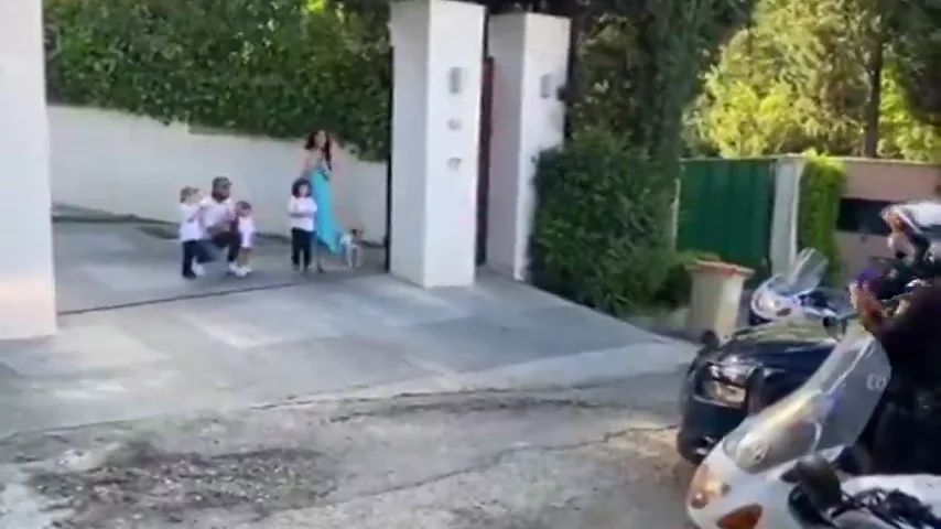 La sorpresa de la Policía al hijo de Sergio Ramos y Pilar Rubio por su cumpleaños: "No solo nos protegen" La sorpresa de la Policía al hijo de Sergio Ramos y Pilar Rubio por su cumpleaños: "No solo nos protegen"