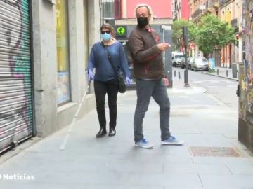 Las personas ciegas denuncian los problemas que tienen para mantener la distancia de seguridad