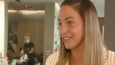Maica García, peluquera y jugadora de waterpolo: "Estamos hasta arriba de trabajo, se han hecho cada destrozo" Maica García, peluquera y jugadora de waterpolo: "Estamos hasta arriba de trabajo, se han hecho cada destrozo"