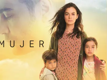 Cartel oficial de 'Mujer' Cartel oficial de 'Mujer'