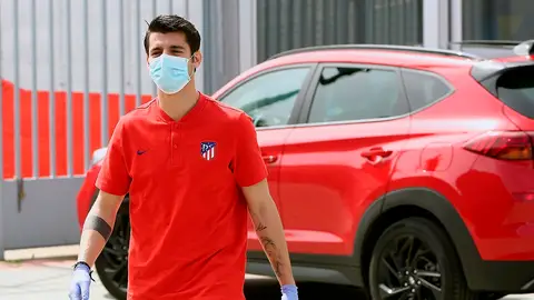 Álvaro Morata, a su llegada a los test de coronavirus Álvaro Morata, a su llegada a los test de coronavirus