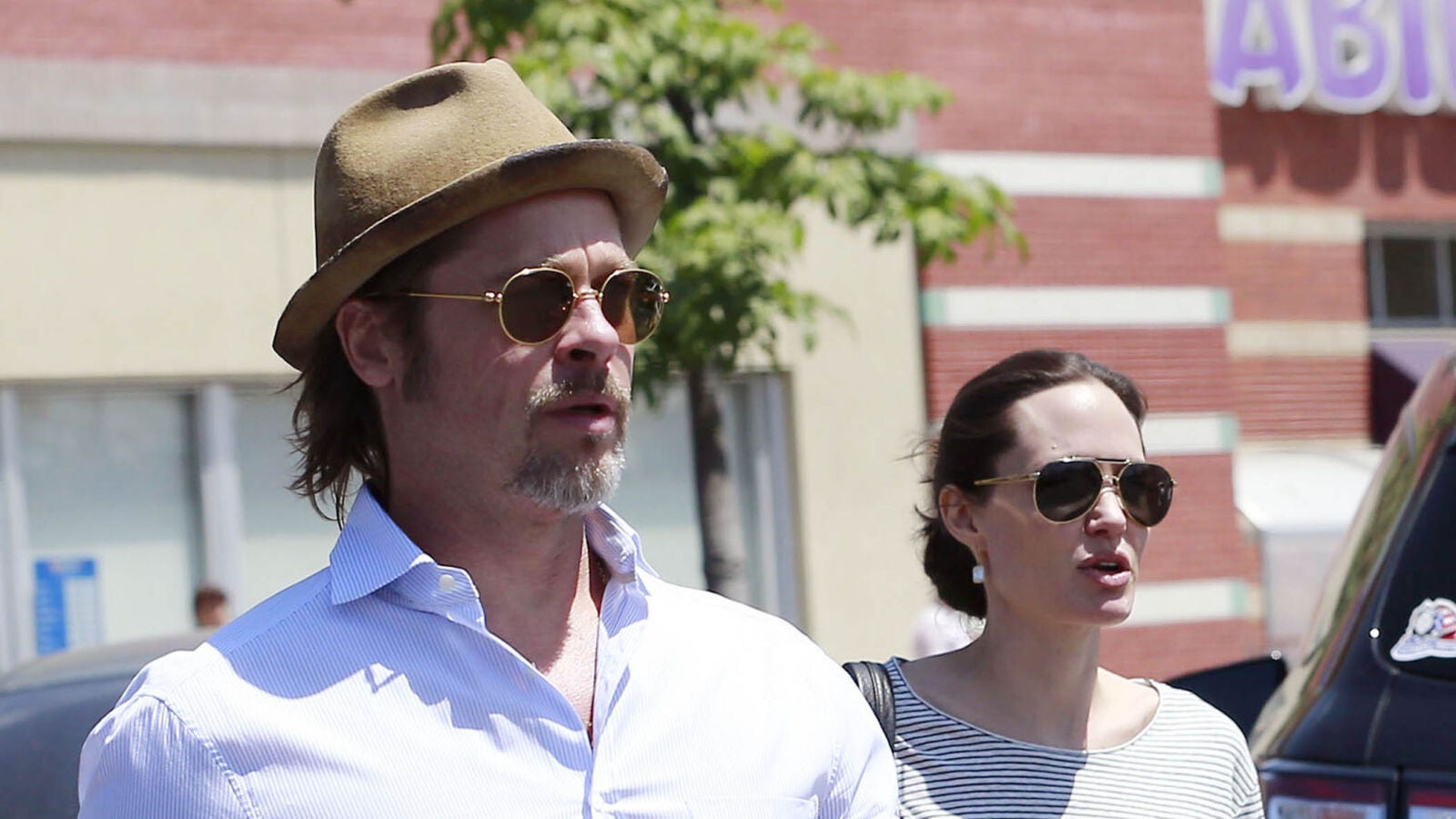 Angelina Jolie acusa a Brad Pitt de usar su fama para influir en la batalla por la custodia de sus hijos