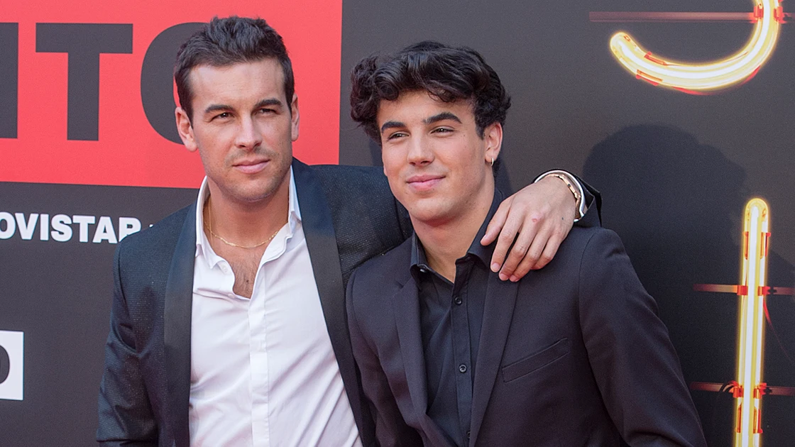 Mario Casas y su hermano &Oacute;scar Casas