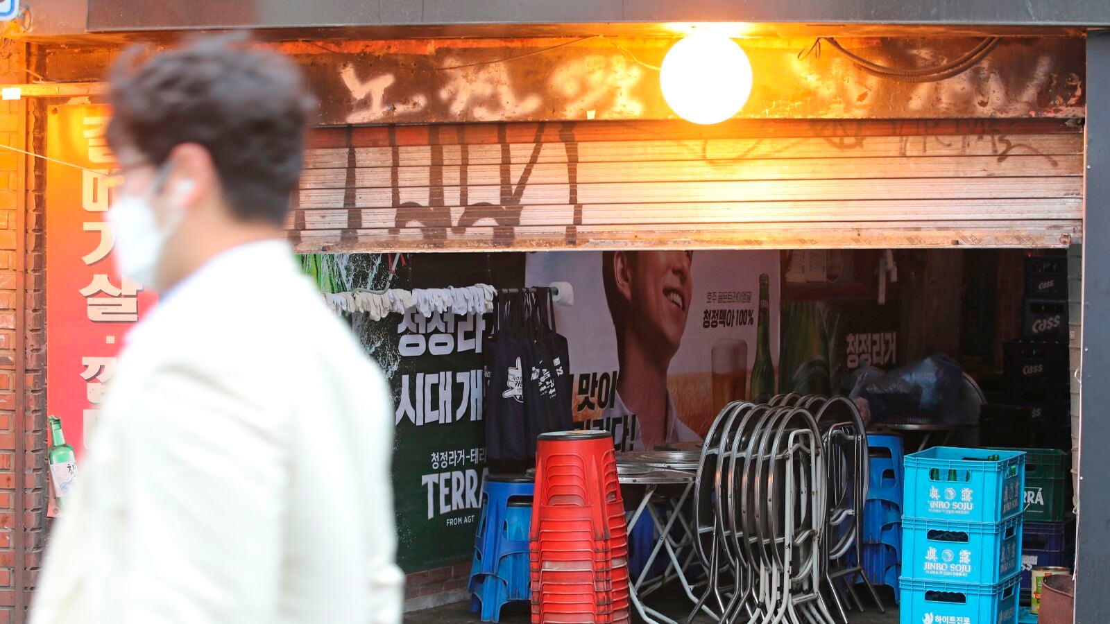 Temor a un rebrote de coronavirus en Corea del Sur después de que un chico saliera de fiesta y contagiara a 89 personas en Seúl