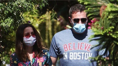 Ana de Armas y Ben Affleck se olvidan las llaves dentro de casa y solucionan así su descuido 
