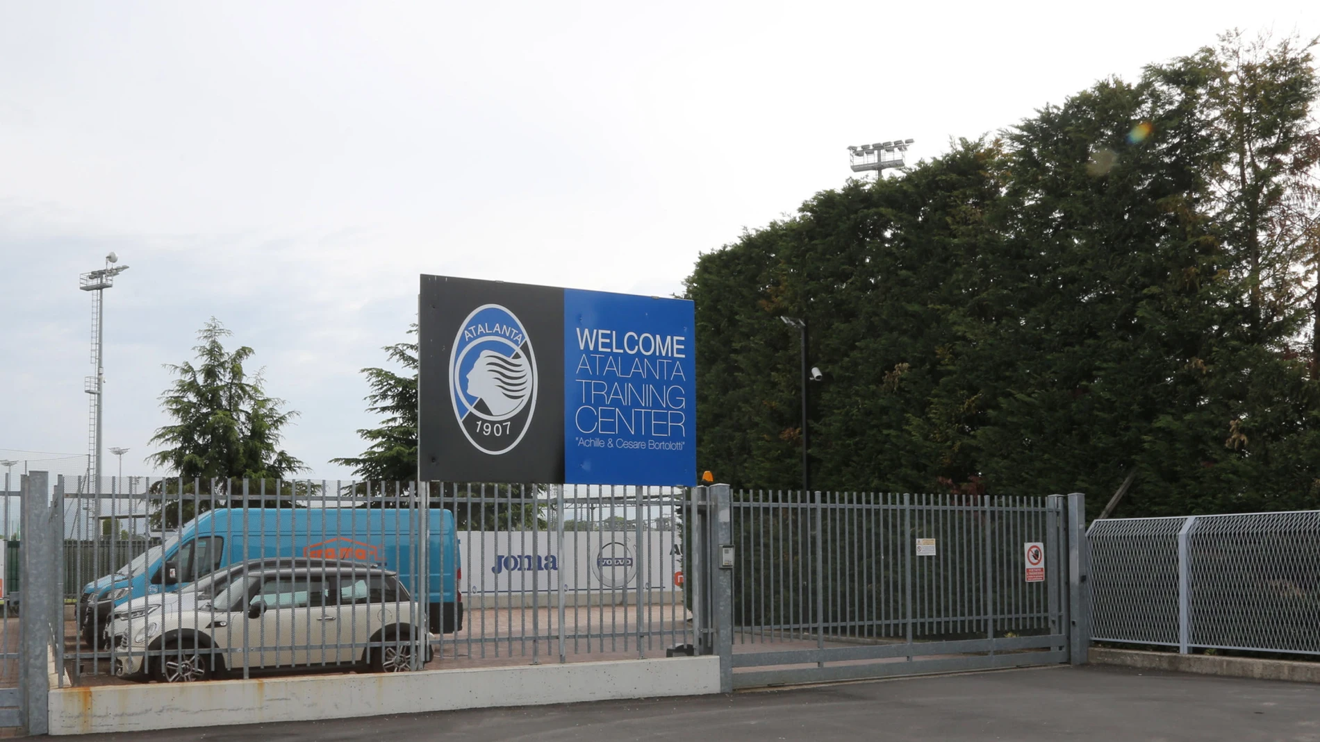 Entrada de la Ciudad Deportiva del Atalanta Entrada de la Ciudad Deportiva del Atalanta
