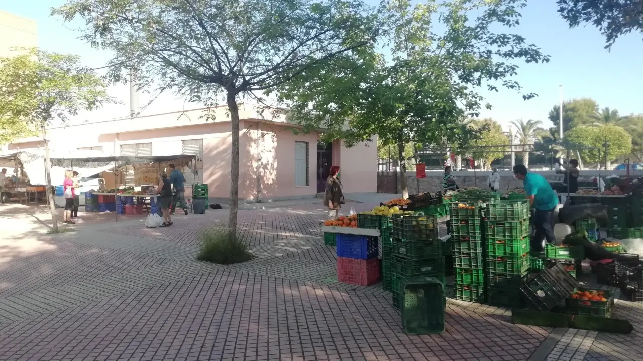 Mercadillo de San Crisp&iacute;n en el CP Eugeni d'Ors de Elche.