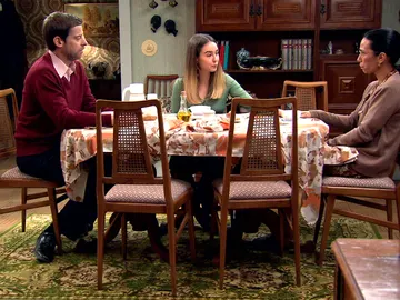 Manolita y Marcelino presionan a Luisita para distanciarse de Amelia Manolita y Marcelino presionan a Luisita para distanciarse de Amelia