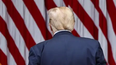 Donald Trump de espaldas Donald Trump de espaldas