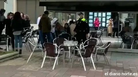 Desalojan una terraza en Vitoria Desalojan una terraza en Vitoria