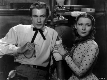 Gary Cooper y Jean Arthur en The Plainsman