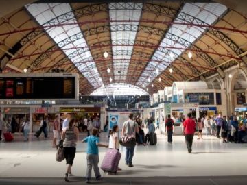 La Estación Victoria de Londres, donde trabajaba la fallecida