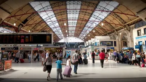 La Estación Victoria de Londres, donde trabajaba la fallecida La Estación Victoria de Londres, donde trabajaba la fallecida