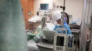 Paciente con coronavirus en cuidados intensivos de un hospital. Paciente con coronavirus en Cuidados Intensivos en San Diego, California