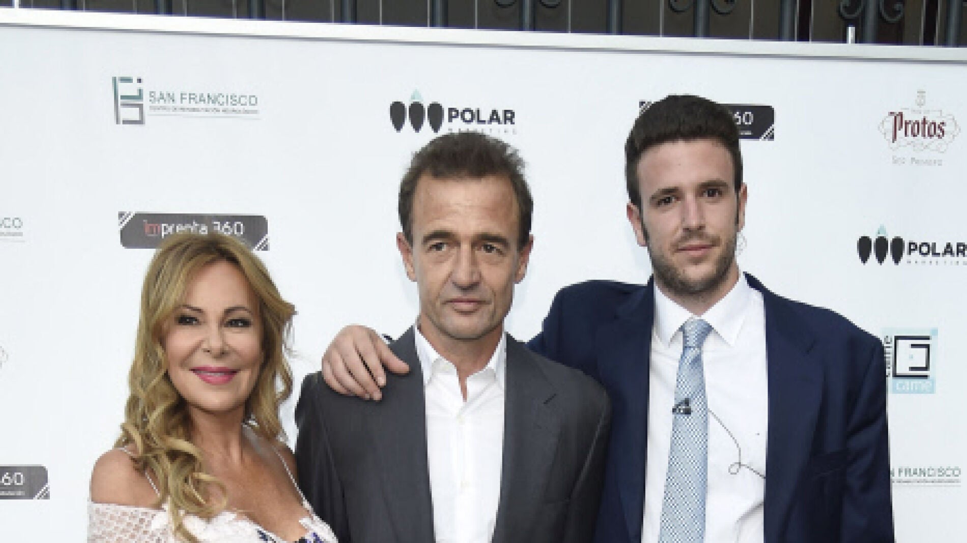 Ana Obregón, Alessandro Lequio y su hijo Álex