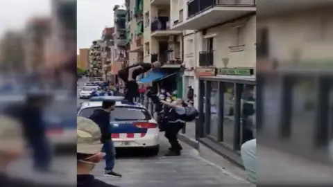 Multitudinaria pelea en Badalona Multitudinaria pelea en Badalona