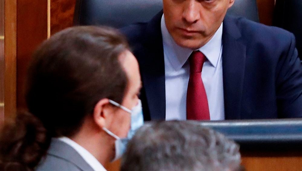 Pablo Iglesias y Pedro Sánchez en el Congreso de los Diputados