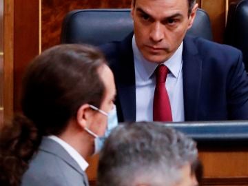 Pablo Iglesias y Pedro Sánchez en el Congreso de los Diputados