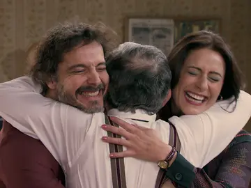Guillermo y Cristina consiguen su sueño y lo celebran con un torpe beso Guillermo y Cristina consiguen su sueño y lo celebran con un torpe beso