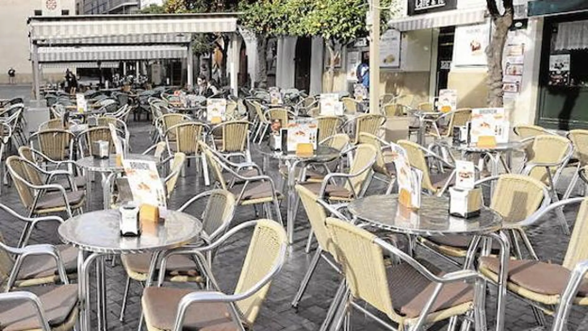 La terrazas de Zaragoza cerrarán a las 23:00 horas La terrazas de Zaragoza cerrarán a las 23:00 horas