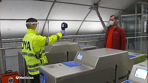 Toma de temperatura en el transporte público Toma de temperatura en el transporte público