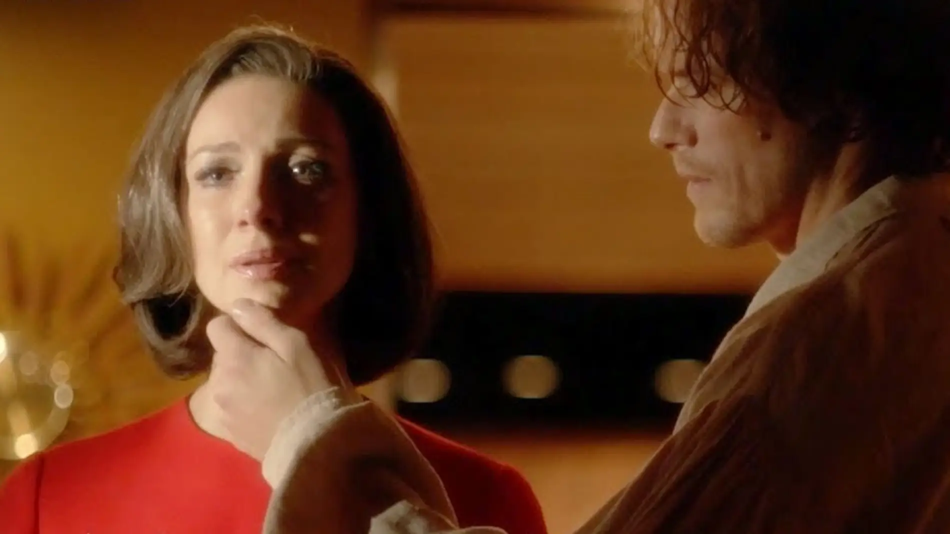 Sam Heughan y Caitriona Balfe en el final de la temporada 5 de 'Outlander' como Claire y Jamie Fraser