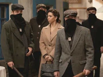 Unos hombres encapuchados siembran el pánico en el pueblo Unos hombres encapuchados siembran el pánico en el pueblo