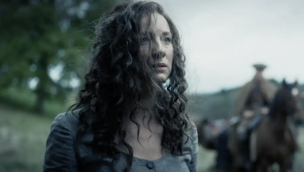 Caitriona Balfe como Claire Fraser en el final de la temporada 5 de 'Outlander'