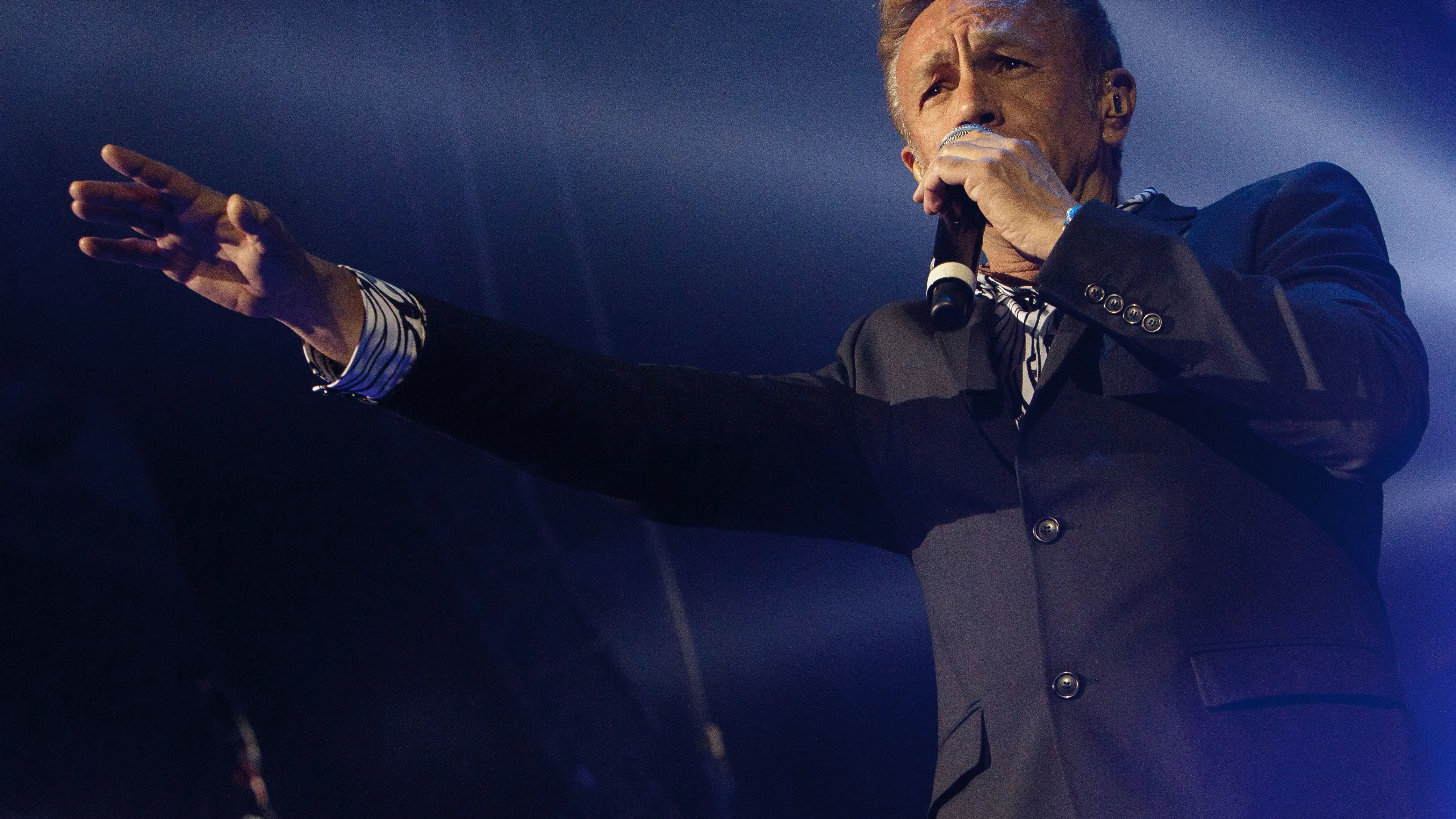 Rafa Sánchez, cantante de La Unión, durante un concierto Rafa Sánchez, cantante de La Unión, durante un concierto