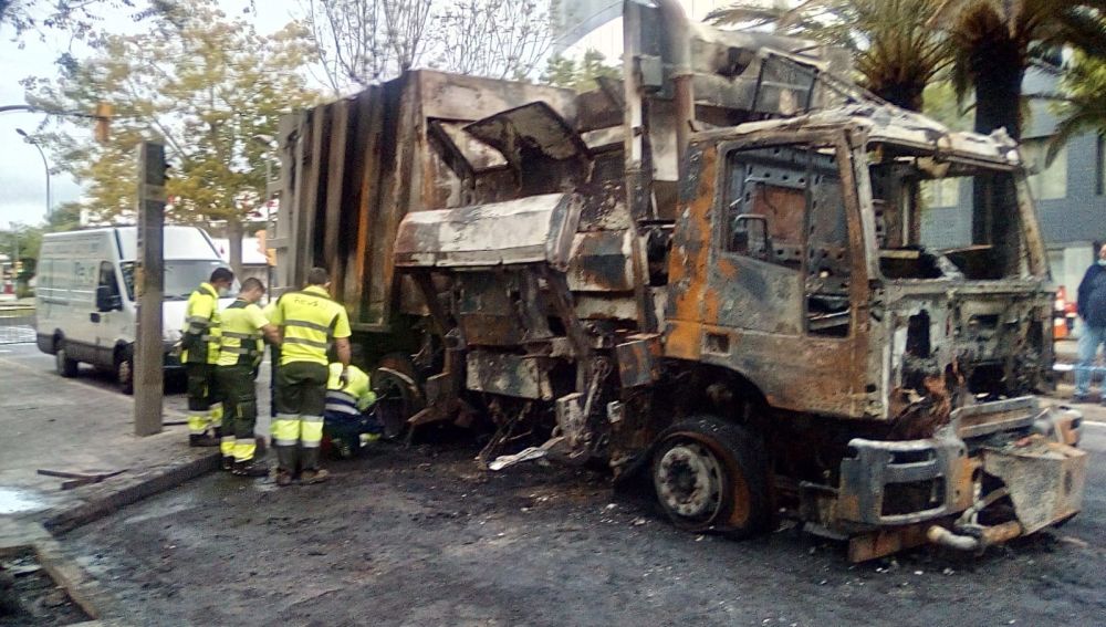 Camión de basura incendiado en Reus