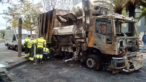 Camión de basura incendiado en Reus Camión de basura incendiado en Reus