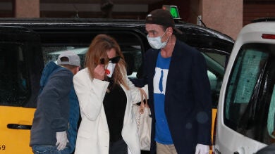 El abrazo que refleja el dolor y la unión de Ana Obregón y Alessandro Lequio tras la muerte de su hijo