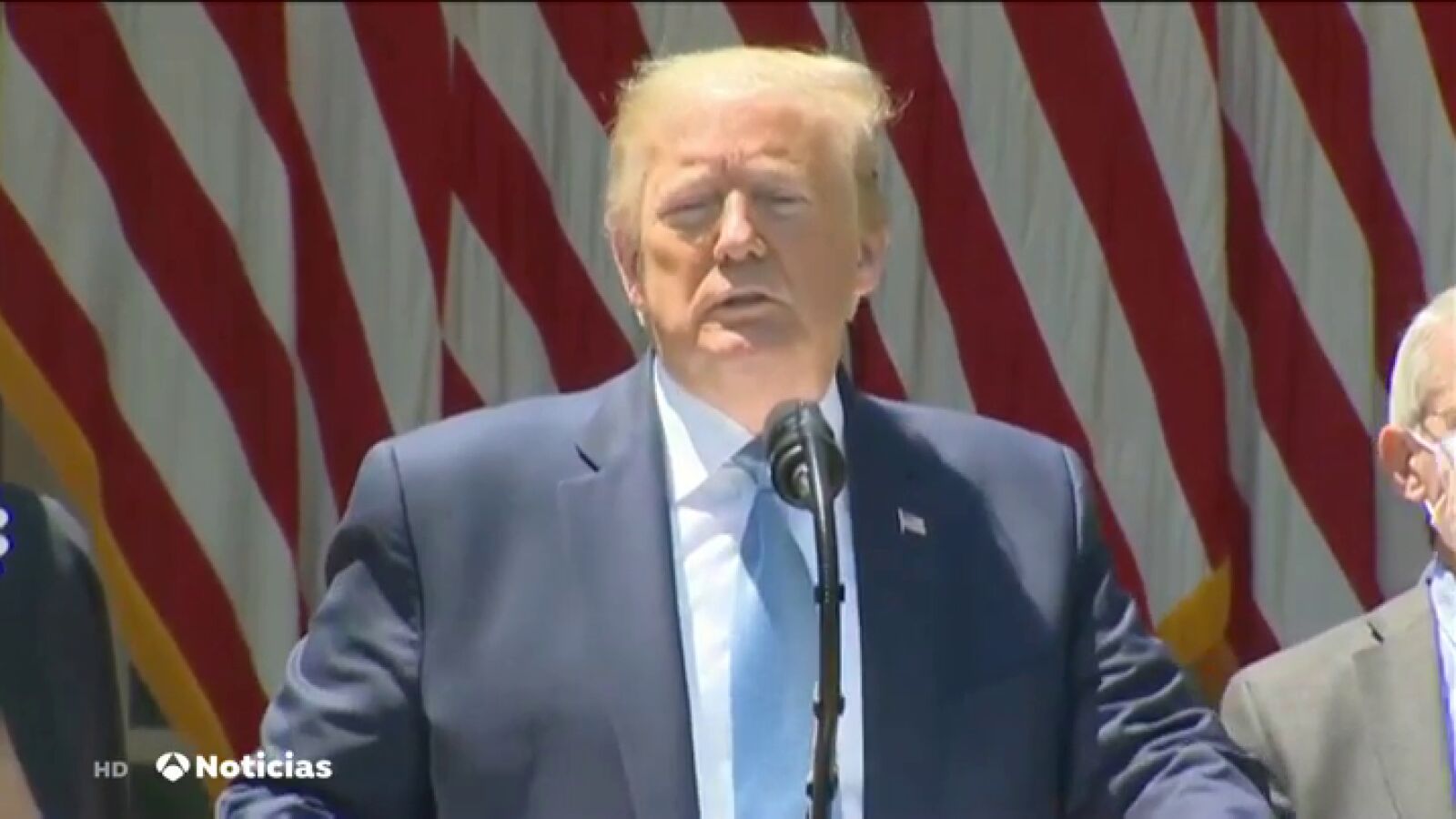 Donald Trump insiste en la reapertura del país 