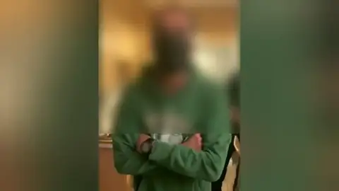 Acciones legales contra el autor del vídeo de la actuación policial en un piso de Mallorca donde se incumplió el estado de alarma Acciones legales contra el autor del vídeo de la actuación policial en un piso de Mallorca donde se incumplió el estado de alarma