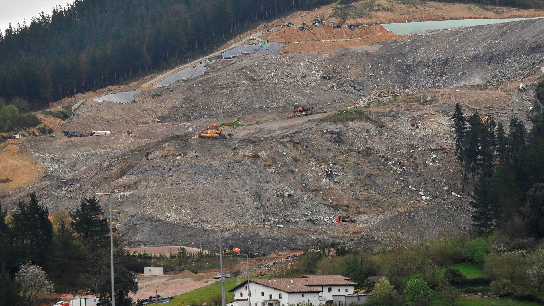 Vista del vertedero de Zaldibar (Bizkaia) Vista del vertedero de Zaldibar (Bizkaia)