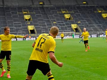 Haaland celebra el primer gol en tiempos de coronavirus