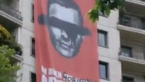 Pancarta contra la gestión de Pedro Sánchez en Madrid Pancarta contra la gestión de Pedro Sánchez en Madrid