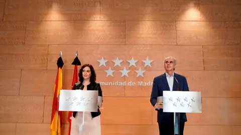 Isabel Díaz Ayuso, junto al consejero de Sanidad, Enrique Ruiz Escudero Isabel Díaz Ayuso, junto al consejero de Sanidad, Enrique Ruiz Escudero