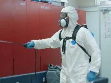 Así se desinfecta el vestuario del Barcelona en el regreso a los entrenamientos tras el coronavirus 