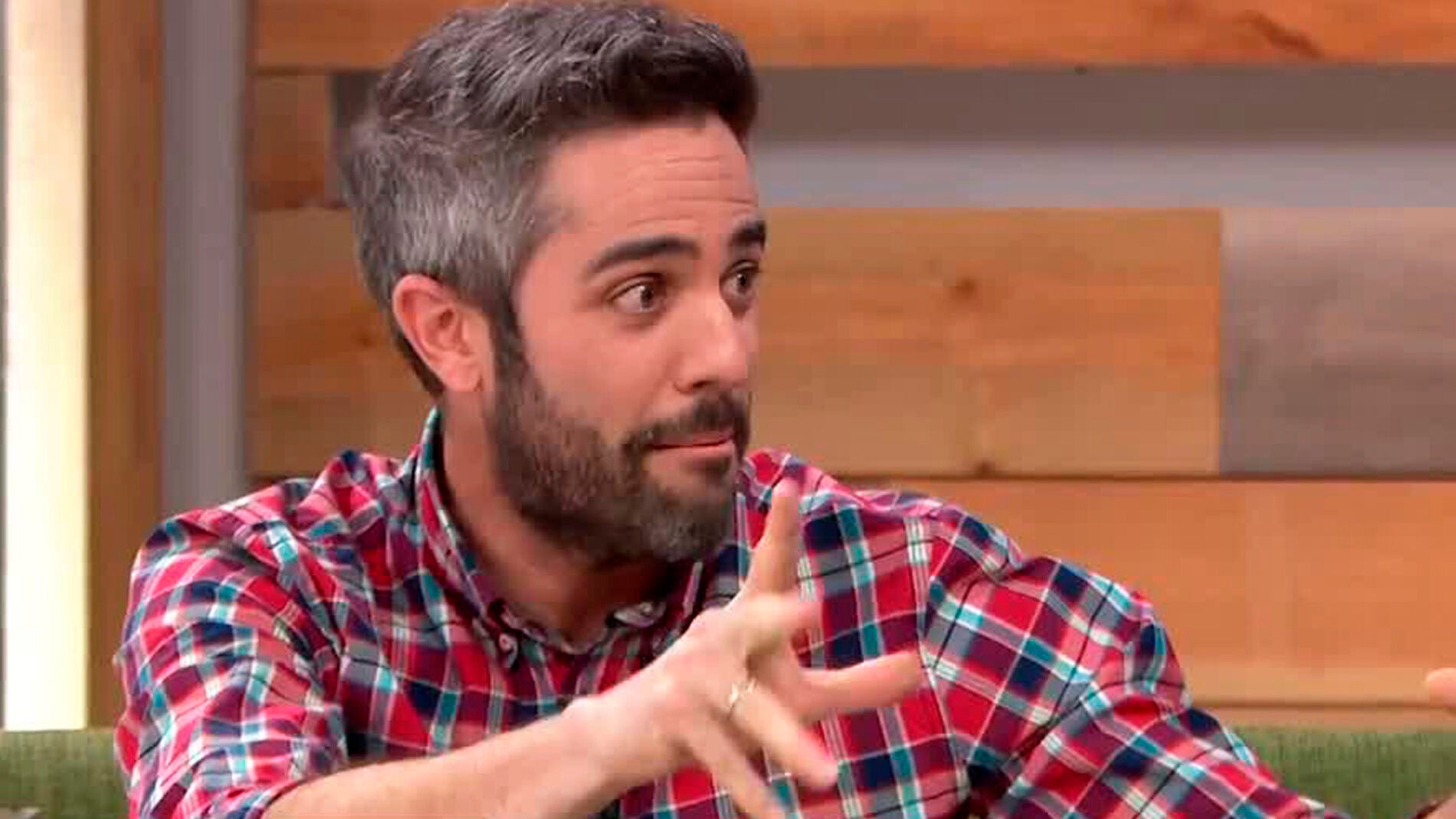 Roberto Leal rapea en directo