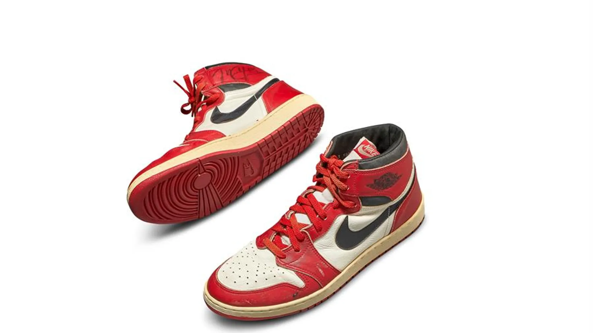 La astronómica subasta de unas Nike Air utilizadas por Michael Jordan bate récords en Sotheby's La astronómica subasta de unas Nike Air utilizadas por Michael Jordan bate récords en Sotheby's
