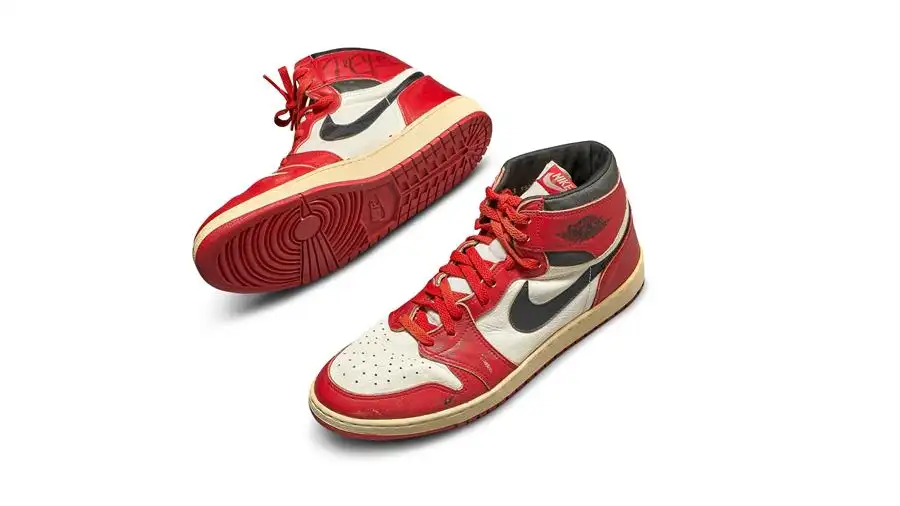 La astronómica subasta de unas Nike Air utilizadas por Michael Jordan bate récords en Sotheby's Baloncesto